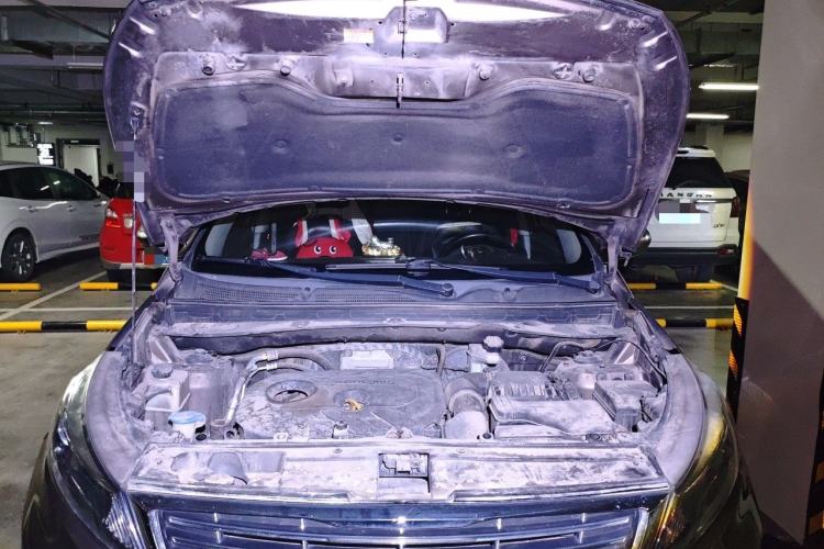 Used Kia Sportage R 2015 2.0L Automatic Two-Wheel Drive DLX Model Engine Bay