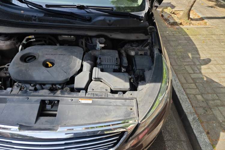 Used Kia Sportage R 2015 2.0L Automatic Two-Wheel Drive DLX Model Engine Bay Left