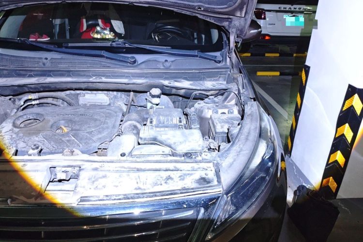 Used Kia Sportage R 2015 2.0L Automatic Two-Wheel Drive DLX Model Engine Bay Left