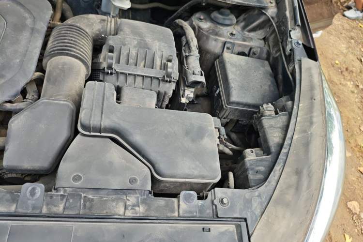Used Kia Sportage R 2015 2.0L Manual Two-Wheel Drive GL Model Engine Bay Left