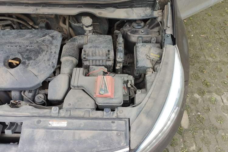 Used Kia Sportage R 2015 2.0L Automatic Two-Wheel Drive DLX Model Engine Bay Left