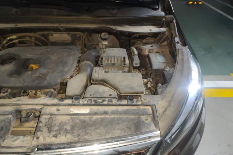 Used Kia Sportage R 2015 2.0L Automatic Two-Wheel Drive DLX Model Engine Bay Left