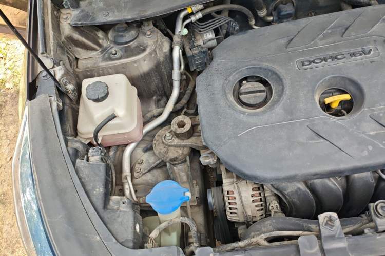 Used Kia Sportage R 2015 2.0L Manual Two-Wheel Drive GL Model Engine Bay Right