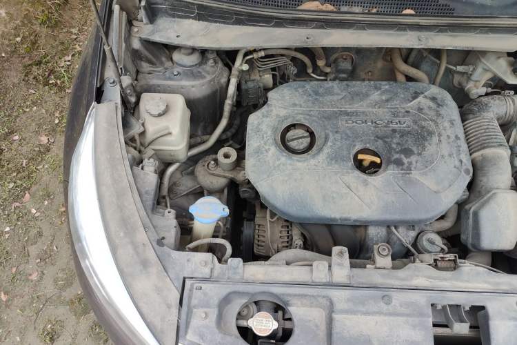 Used Kia Sportage R 2015 2.0L Automatic Two-Wheel Drive DLX Model Engine Bay Right