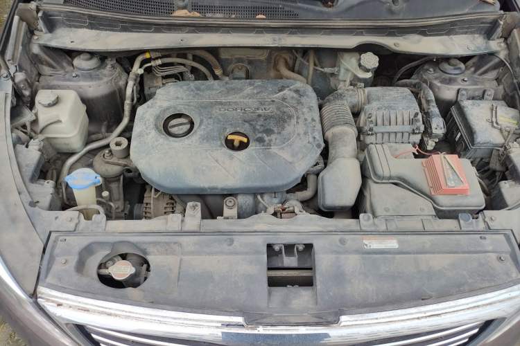 Used Kia Sportage R 2015 2.0L Automatic Two-Wheel Drive DLX Model Engine Bay