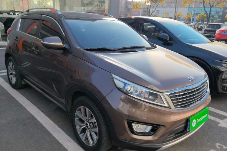 Used Kia Sportage R 2015 2.0L Manual Two-Wheel Drive GLS Trim Front Right 45 Deg