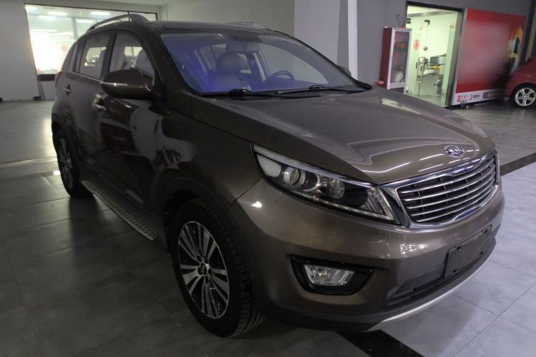 Used Kia Sportage R 2015 2.0L Automatic Two-Wheel Drive DLX Model Front Right 45 Deg