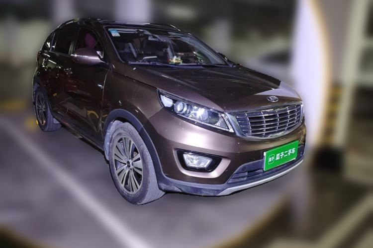 Used Kia Sportage R 2015 2.0L Automatic Two-Wheel Drive DLX Model Front Right 45 Deg