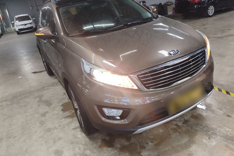 Used Kia Sportage R 2015 2.0L Automatic Two-Wheel Drive DLX Model Front Right 45 Deg