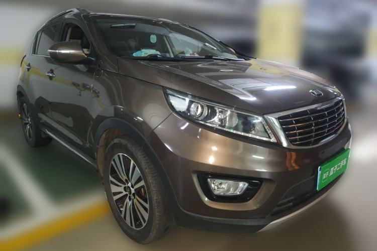 Used Kia Sportage R 2015 2.0L Automatic Two-Wheel Drive DLX Model Front Right 45 Deg