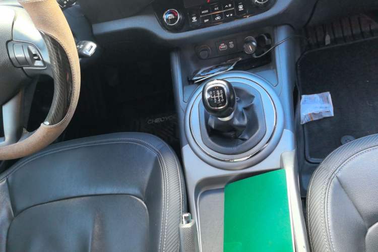 Used Kia Sportage R 2015 2.0L Manual Two-Wheel Drive GLS Trim Gear Lever