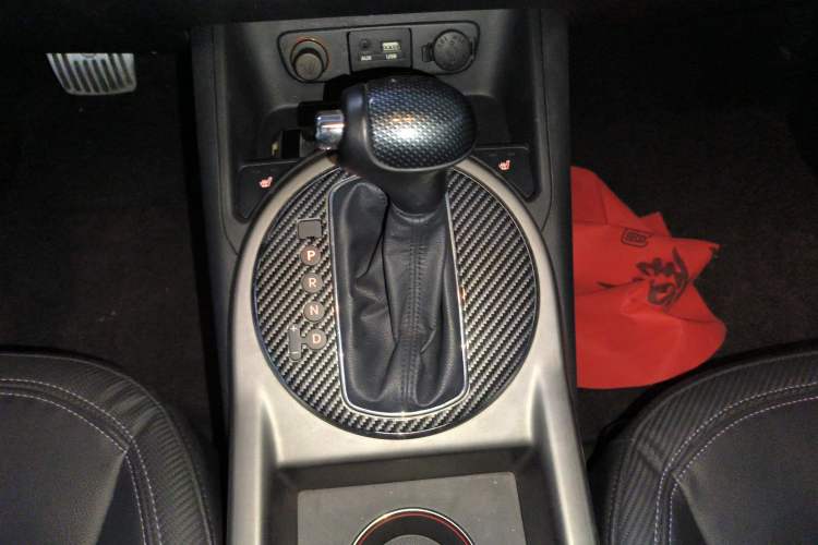 Used Kia Sportage R 2015 2.0L Automatic Two-Wheel Drive DLX Model Gear Lever