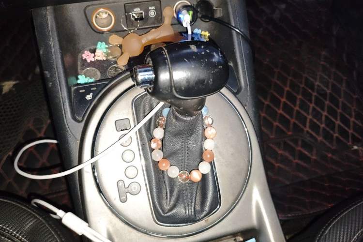 Used Kia Sportage R 2015 2.0L Automatic Two-Wheel Drive DLX Model Gear Lever