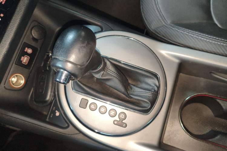 Used Kia Sportage R 2015 2.0L Automatic Two-Wheel Drive DLX Model Gear Lever