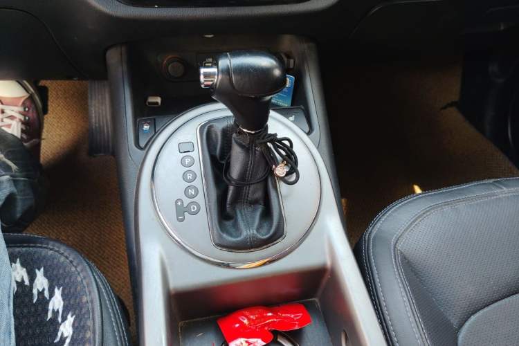 Used Kia Sportage R 2015 2.0L Automatic 2WD Premium Edition Gear Lever