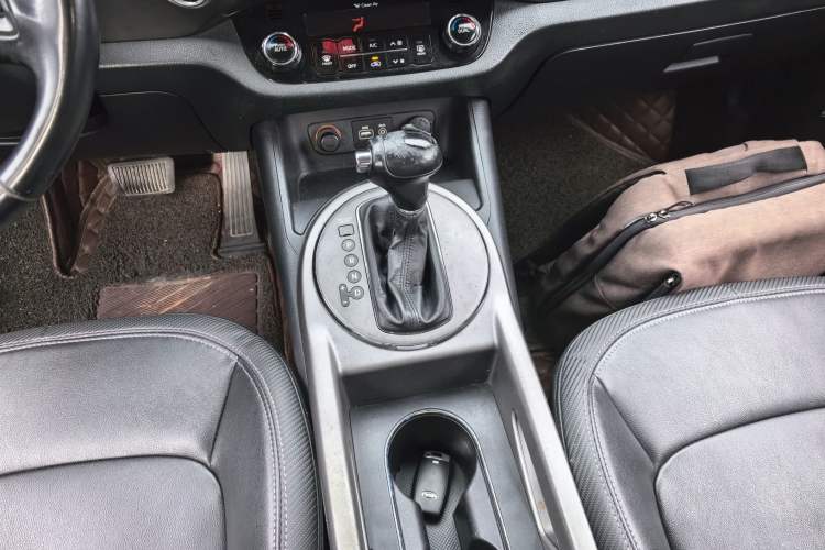 Used Kia Sportage R 2015 2.0L Automatic Two-Wheel Drive GLS Gear Lever