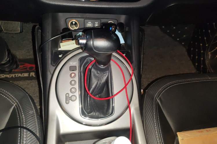 Used Kia Sportage R 2015 2.0L Automatic Two-Wheel Drive DLX Model Gear Lever