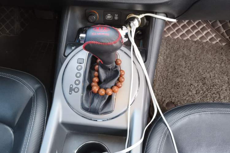 Used Kia Sportage R 2015 2.0L Automatic Two-Wheel Drive DLX Model Gear Lever