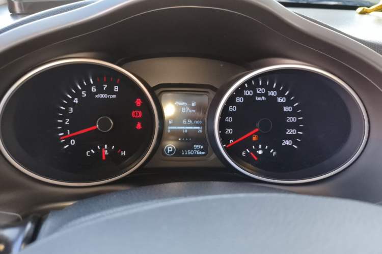 Used Kia Sportage R 2015 2.0L Automatic Two-Wheel Drive DLX Model Instrument Cluster