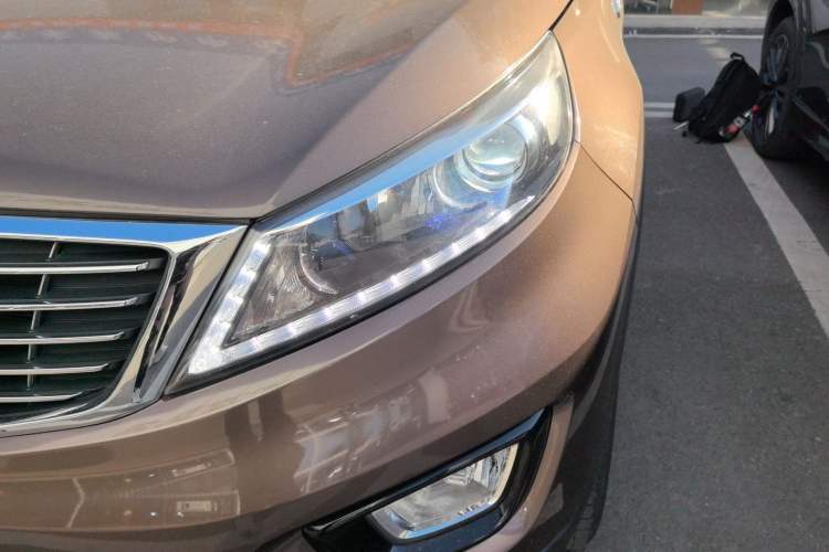 Used Kia Sportage R 2015 2.0L Manual Two-Wheel Drive GLS Trim Left Front Headlight