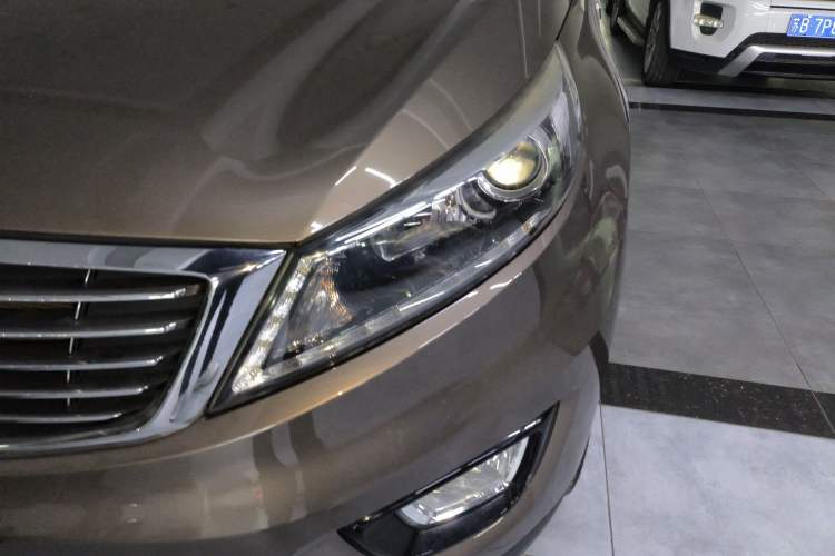 Used Kia Sportage R 2015 2.0L Automatic Two-Wheel Drive DLX Model Left Front Headlight