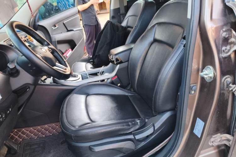 Used Kia Sportage R 2015 2.0L Automatic Two-Wheel Drive DLX Model Left Front Seat