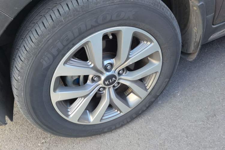Used Kia Sportage R 2015 2.0L Manual Two-Wheel Drive GLS Trim Left Front Wheel Hub