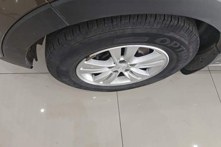 Used Kia Sportage R 2015 2.0L Automatic Two-Wheel Drive GL Left Front Wheel Hub