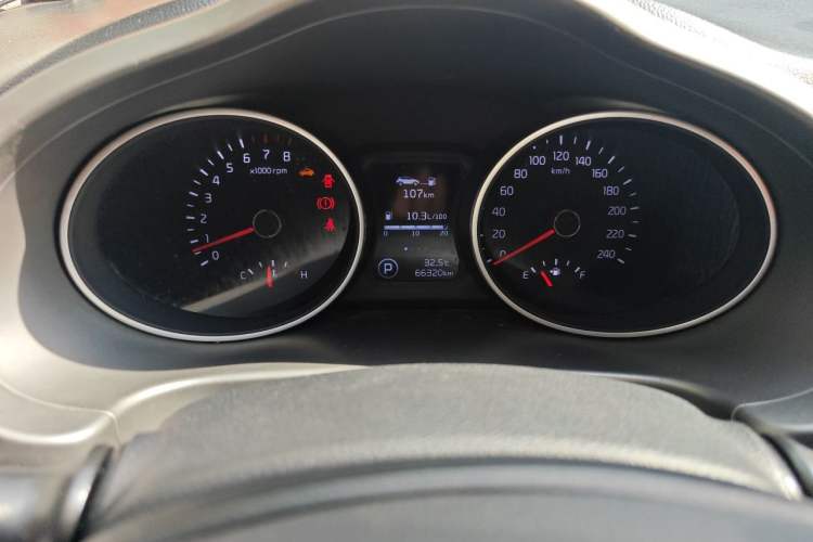 Used Kia Sportage R 2015 2.0L Automatic Two-Wheel Drive DLX Model Odometer Close Up