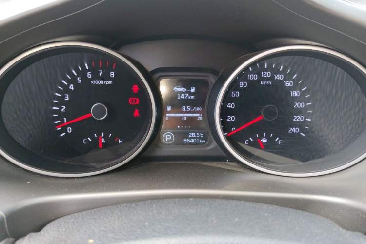 Used Kia Sportage R 2015 2.0L Automatic 2WD Premium Edition Odometer Close Up
