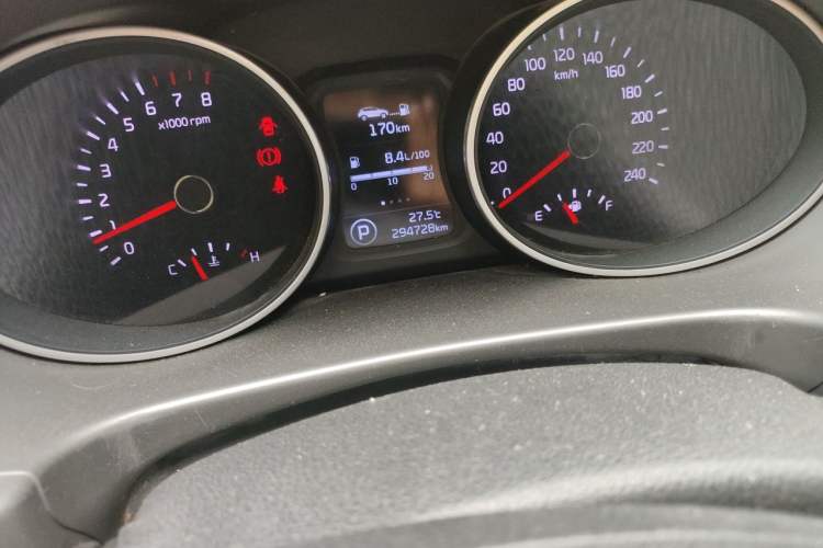 Used Kia Sportage R 2015 2.0L Automatic Two-Wheel Drive DLX Model Odometer Close Up