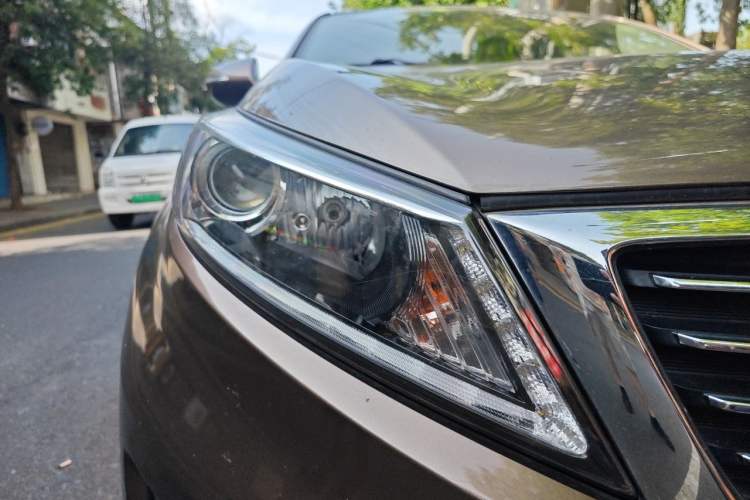 Used Kia Sportage R 2015 2.0L Automatic Two-Wheel Drive DLX Model Right Front Headlight