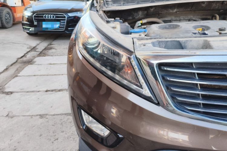 Used Kia Sportage R 2015 2.0L Automatic Two-Wheel Drive DLX Model Right Front Headlight