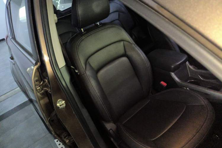Used Kia Sportage R 2015 2.0L Automatic Two-Wheel Drive DLX Model Right Front Seat