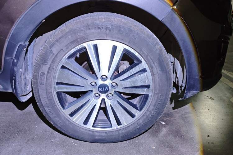 Used Kia Sportage R 2015 2.0L Automatic Two-Wheel Drive DLX Model Right Front Wheel Hub