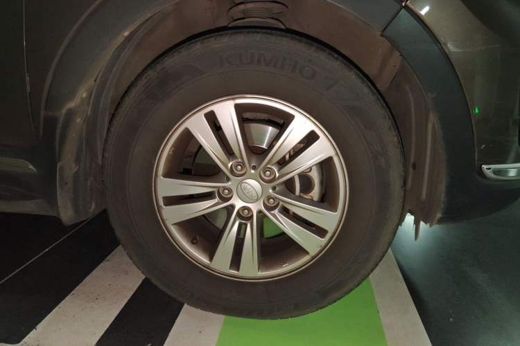 Used Kia Sportage R 2015 2.0L Automatic Two-Wheel Drive GL Right Front Wheel Hub