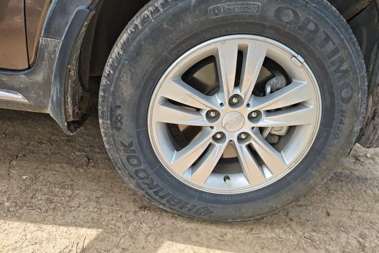 Used Kia Sportage R 2015 2.0L Manual Two-Wheel Drive GL Model Right Front Wheel Hub