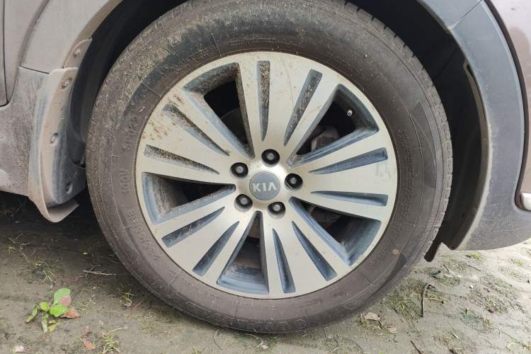 Used Kia Sportage R 2015 2.0L Automatic Two-Wheel Drive DLX Model Right Front Wheel Hub
