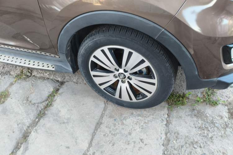Used Kia Sportage R 2015 2.0L Automatic Two-Wheel Drive DLX Model Right Front Wheel Hub