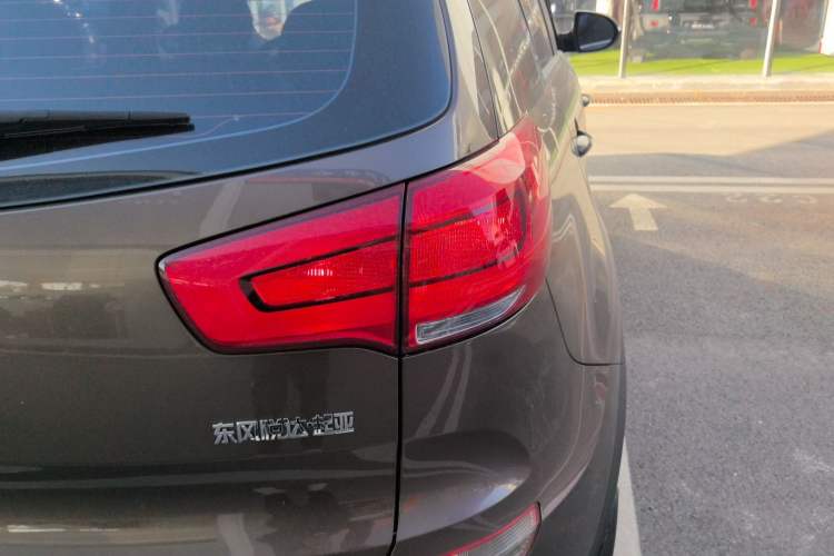 Used Kia Sportage R 2015 2.0L Manual Two-Wheel Drive GLS Trim Right Rear Taillight