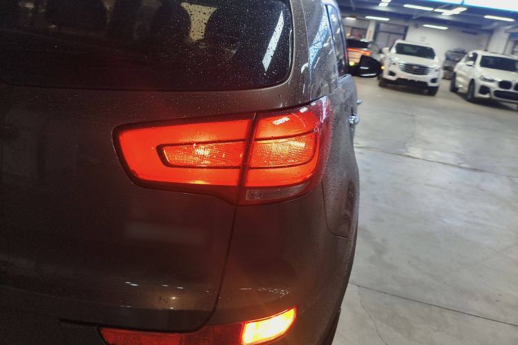 Used Kia Sportage R 2015 2.0L Automatic Two-Wheel Drive DLX Model Right Rear Taillight