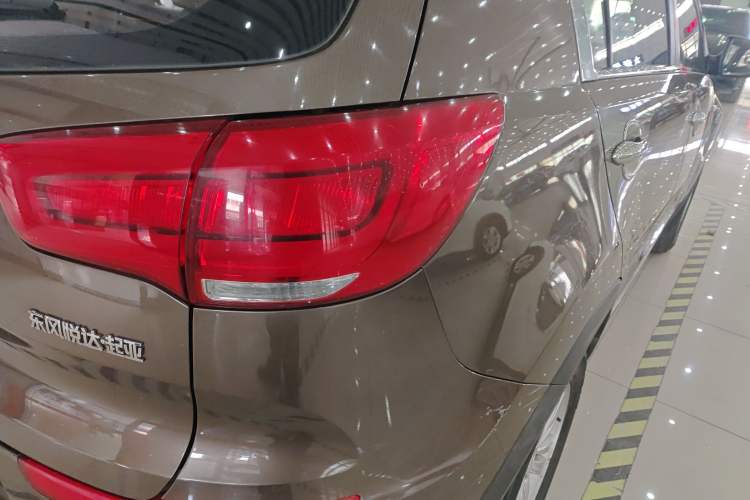 Used Kia Sportage R 2015 2.0L Automatic Two-Wheel Drive GL Right Rear Taillight