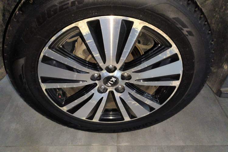 Used Kia Sportage R 2015 2.0L Automatic Two-Wheel Drive DLX Model Right Rear Wheel Hub