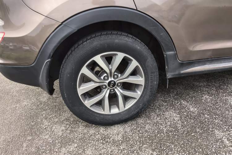 Used Kia Sportage R 2015 2.0L Automatic Two-Wheel Drive GLS Right Rear Wheel Hub