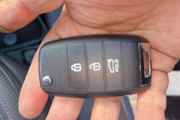 Used Kia Sportage R 2015 2.0L Manual Two-Wheel Drive GLS Trim Vehicle Key