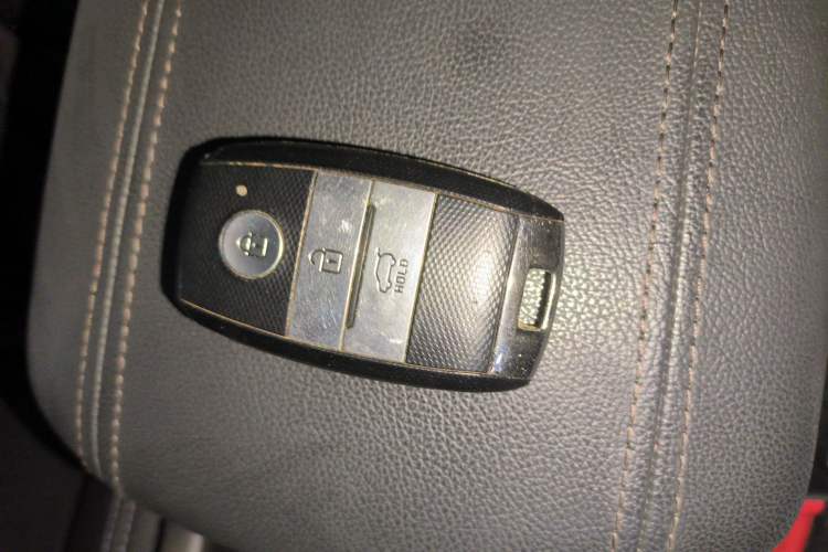 Used Kia Sportage R 2015 2.0L Automatic Two-Wheel Drive DLX Model Vehicle Key