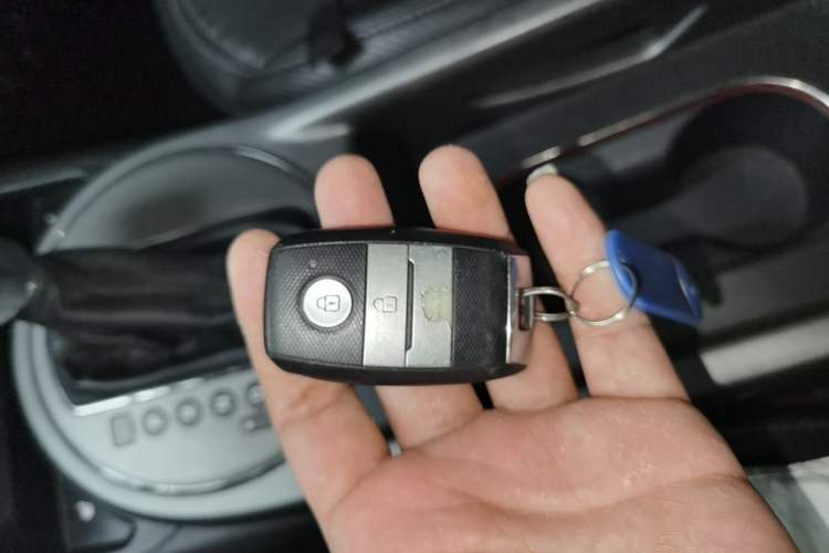 Used Kia Sportage R 2015 2.0L Automatic Two-Wheel Drive DLX Model Vehicle Key