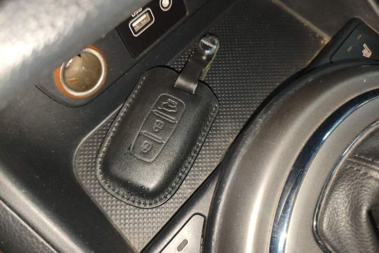Used Kia Sportage R 2015 2.0L Automatic Two-Wheel Drive DLX Model Vehicle Key