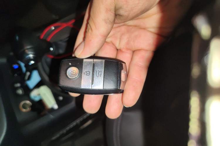 Used Kia Sportage R 2015 2.0L Automatic Two-Wheel Drive DLX Model Vehicle Key