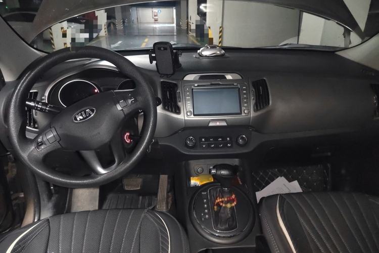 Used Kia Sportage R 2015 2.0L Automatic Two-Wheel Drive GL Center Console